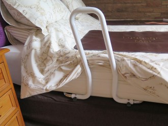 This Bed Bar can be ‘folded’ the other way over to fit at the other side of the bed, and stores flat. This Bed Bar can be ‘folded’ the other way over to fit at the other side of the bed, and stores flat.